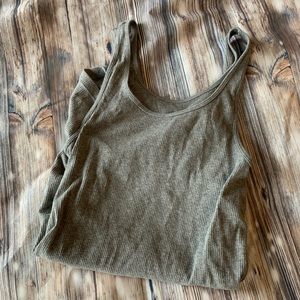 Gray Old Navy fitted tank top